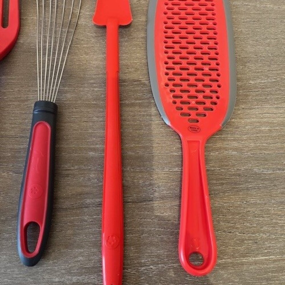 5 SILICONE KITCHEN UTENCILS - Picture 3 of 5
